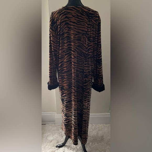 Jasmine Rose Signuture Tiger Print Zippered Lounge Robe Size 1X - Picture 3 of 13